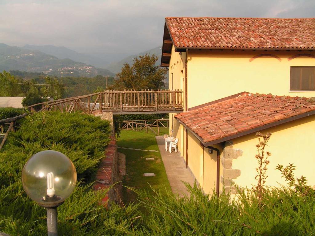 カステルヌオーヴォ・ディ・ガルファニャーナ Agriturismo La Palazzinaヴィラ エクステリア 写真