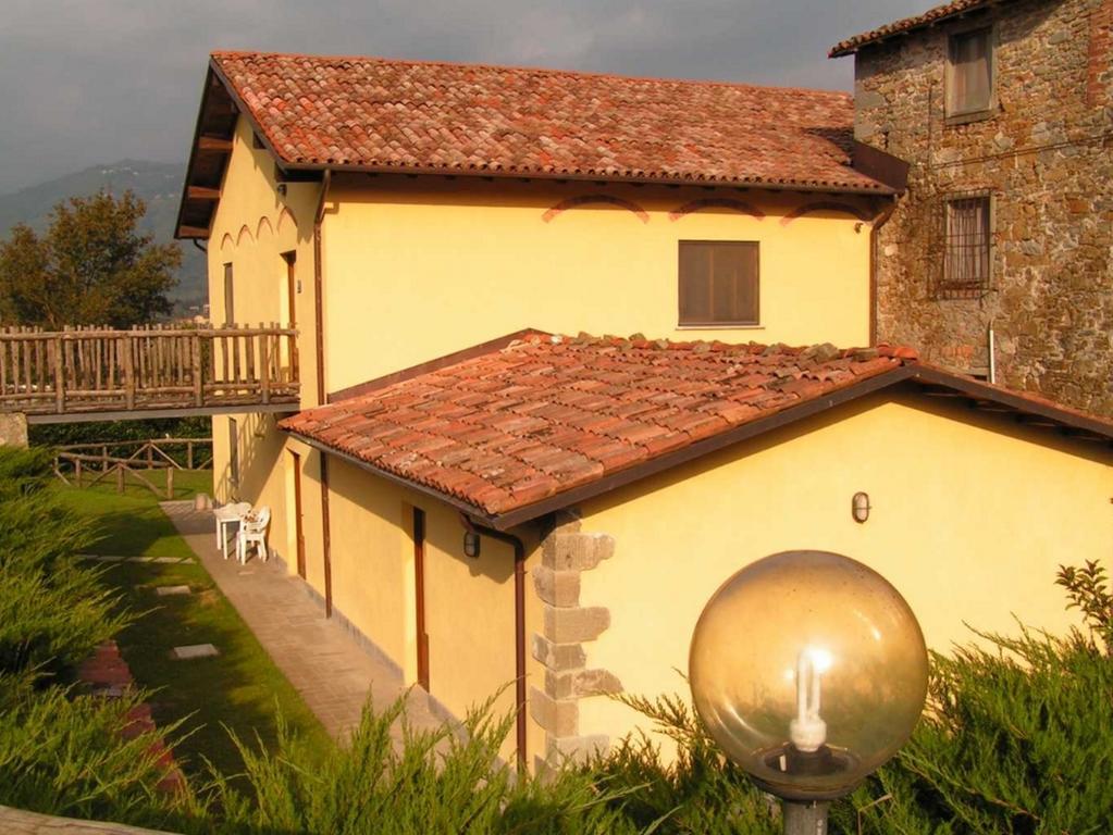 カステルヌオーヴォ・ディ・ガルファニャーナ Agriturismo La Palazzinaヴィラ エクステリア 写真